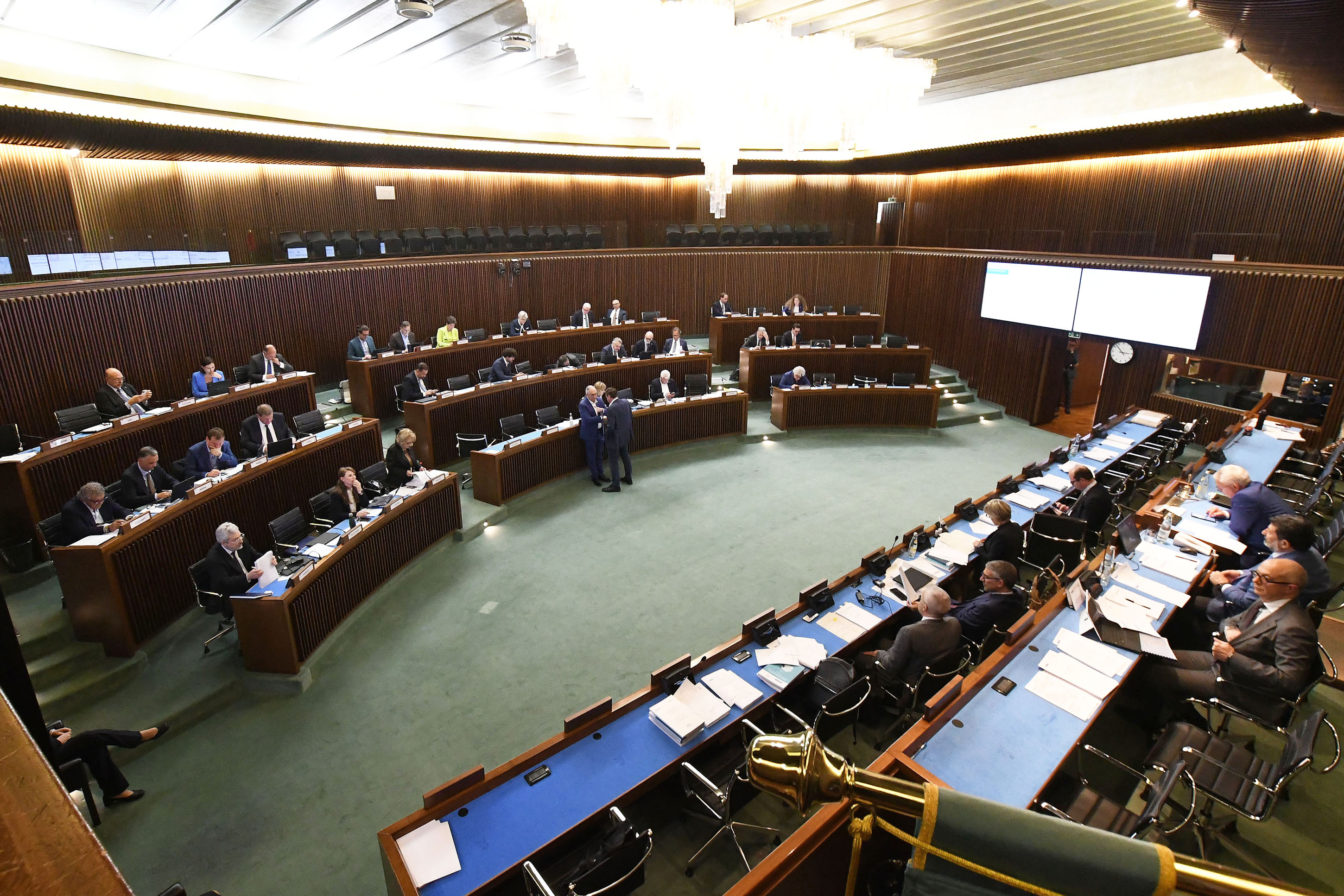 OMNIBUS/5. AULA UNANIME SU RISTORI 2026 CARO CARBURANTI PER 14,4 MLN